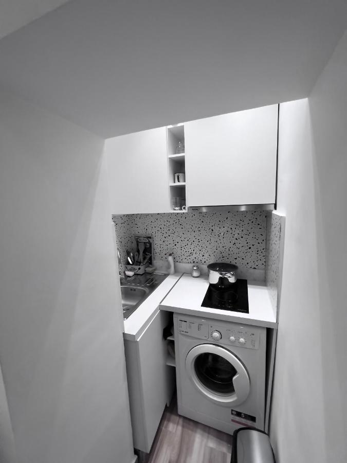 Luxury Apartment In Blloku Area Тирана Экстерьер фото
